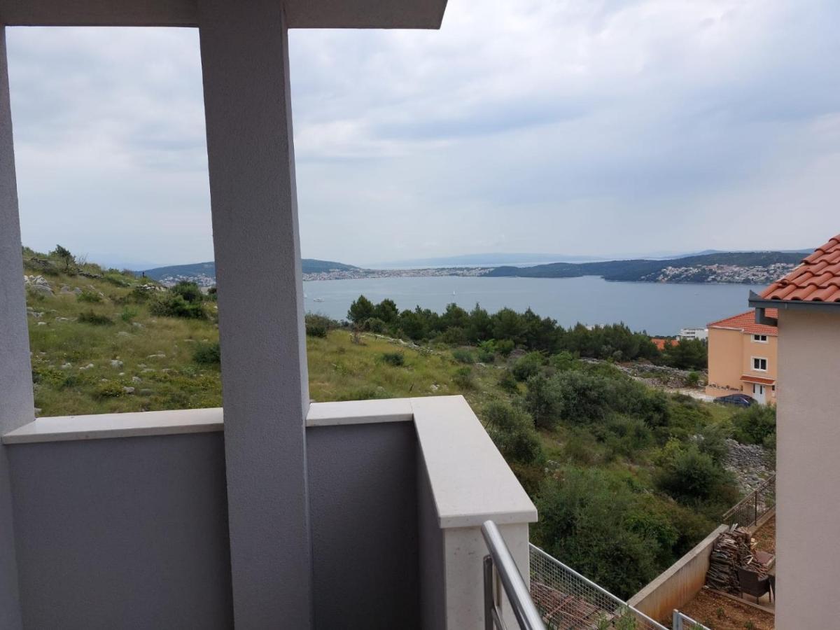 Apartments Vini Seget Donji Exterior photo